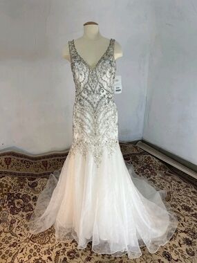 Private Label Ivory Beaded V-Neck Mermaid Gown size 8 NWT